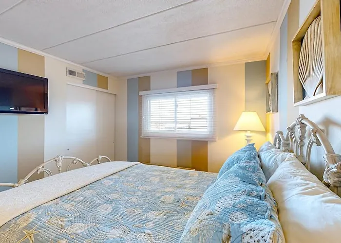 Water View With And Pool Access - Balcony Washer & Dryer And Ac